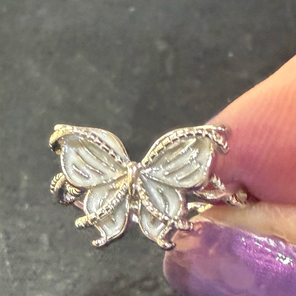 Chic Silver Butterfly Ring